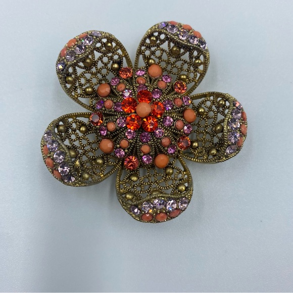 United Colors of Benetton 1991 Floral Crystal Brooch. - Picture 6 of 7